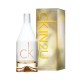 CK IN2U Her Eau de Toilette de Calvin Klein, frasco blanco inspirado en un reproductor digital ck-in2u-her-eau-de-toilette-calvin-klein-mujer
