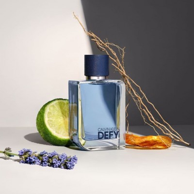 Defy Eau de Toilette de Calvin Klein, frasco moderno con tapón azul marino defy-eau-de-toilette-hombre-calvin-klein-hombre